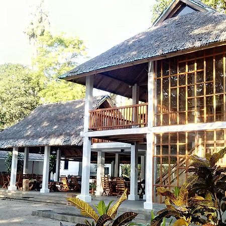 Jonaths Cottage Bunaken Exterior photo
