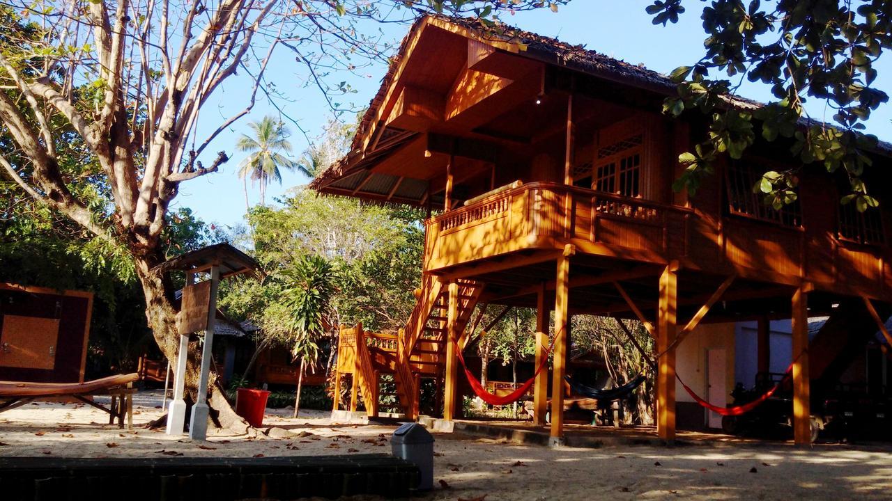 Jonaths Cottage Bunaken Exterior photo