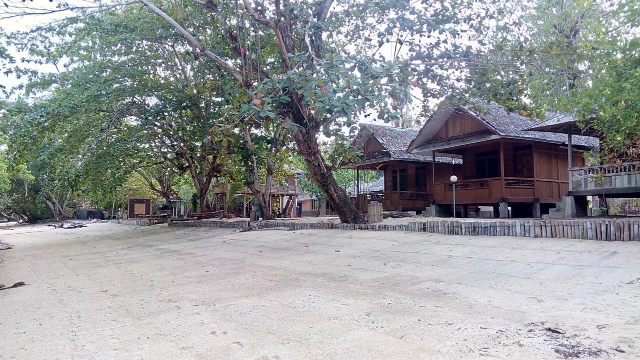 Jonaths Cottage Bunaken Exterior photo